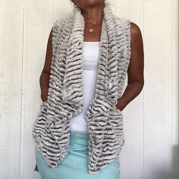 JOLT FAUX FUR COZY OPEN FRONT VEST SMALL NWOT - Picture 2 of 10